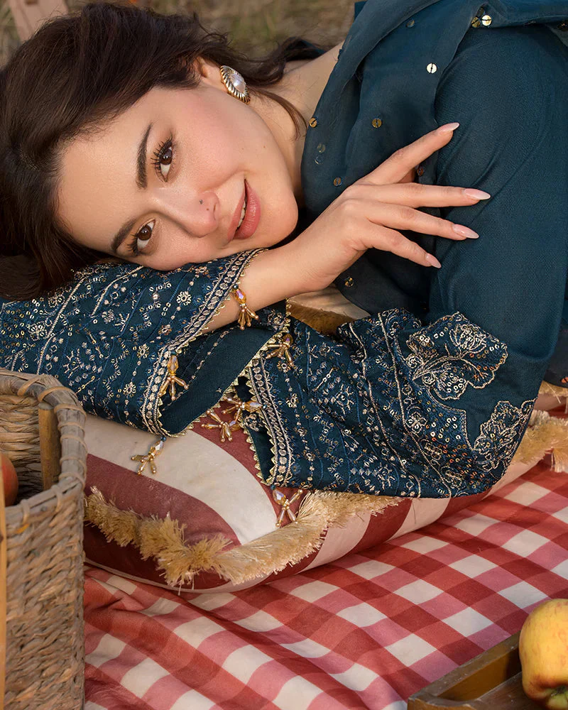 New Arrival Dhanak Heavy Embroidery Winter 3PC (6) New Arrival Dhanak Heavy Embroidery Winter 3PC - Image 1